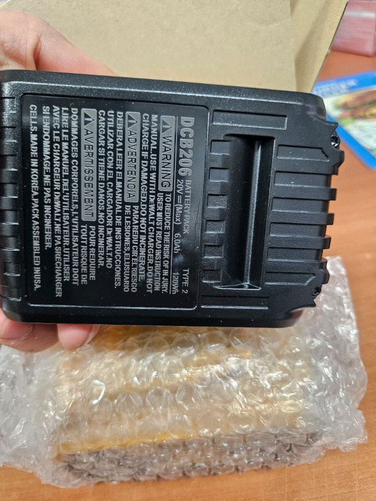 디월트 20V MAX XR 5Ah 배터리 두개 이미지