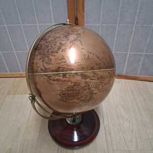 빈티지 금속 지구본 이미지