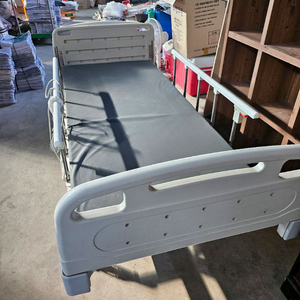 (상태 최상) 우성이엔지 3모터 전동 의료용 침대 (높낮이 조절 가능) 이미지