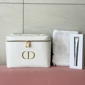 디올 캡춰토탈 히알루샷 베니티 파우치 세트 이미지