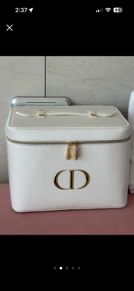 디올 캡춰토탈 히알루샷 베니티 파우치 세트 이미지