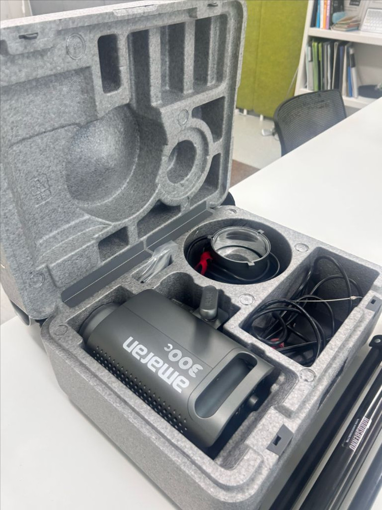 어퍼처 aputure amaran 300c 아마란 삼백씨 카메라 촬영 조명세트 이미지