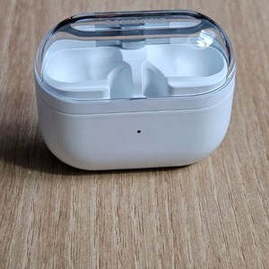 갤럭시 버즈3프로 화이트 충전본체 이미지