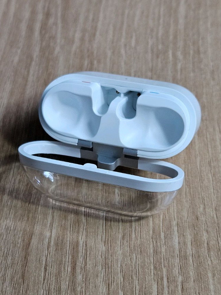 갤럭시 버즈3프로 화이트 충전본체 이미지