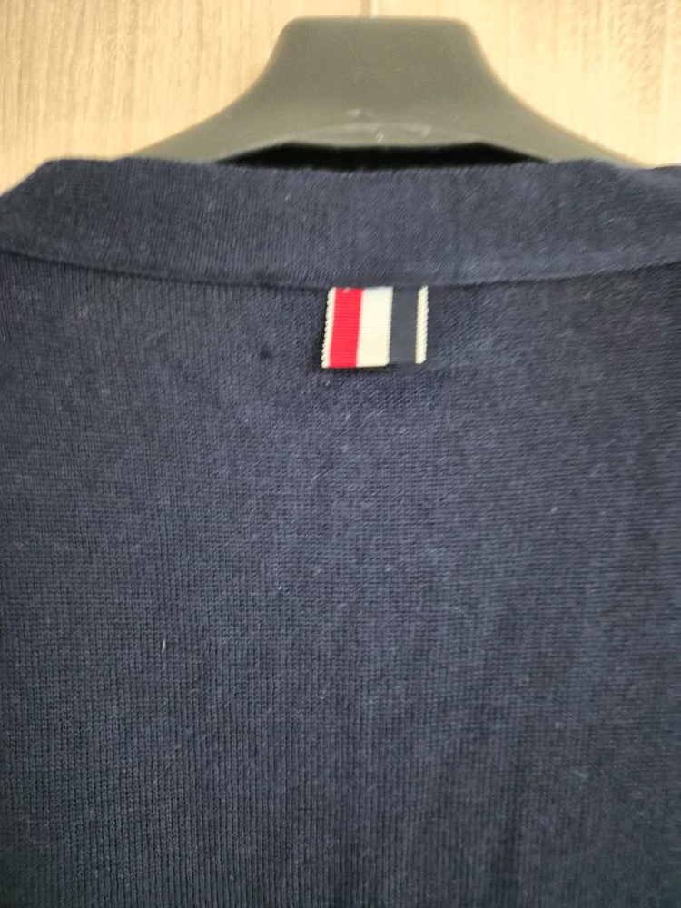 톰 브라운 네이비 가디건 이미지