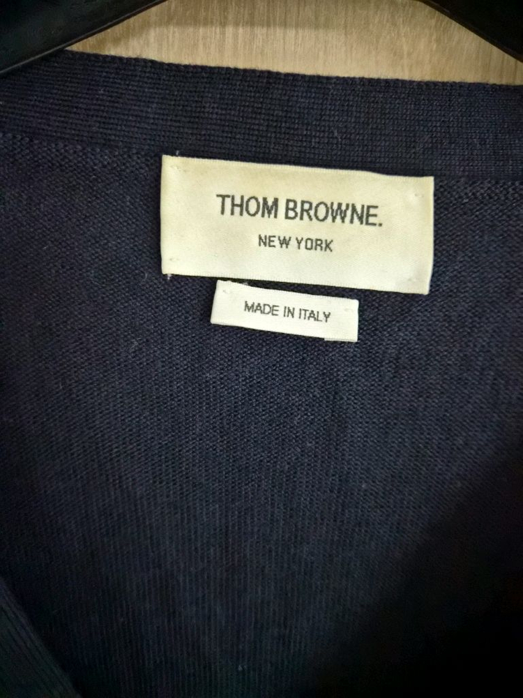 톰 브라운 네이비 가디건 이미지