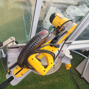 슬라이딩 각도절단기DW718 이미지