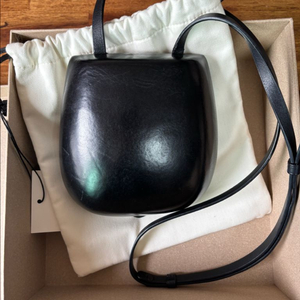 르메르 타코백 블랙 이미지