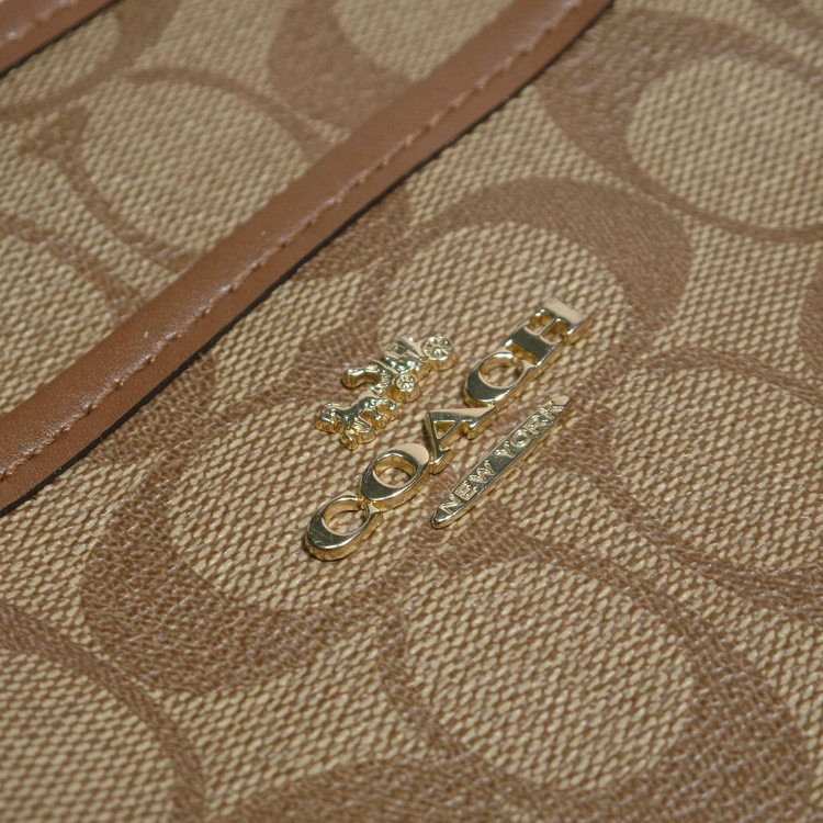 코치 시그니처 크로스백 브라운 이미지