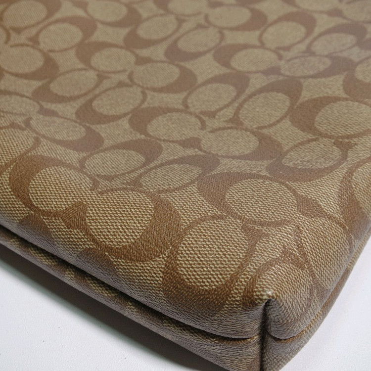 코치 시그니처 크로스백 브라운 이미지