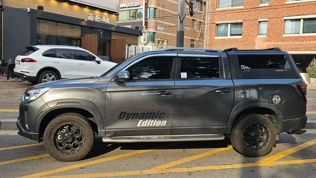 렉스턴스포츠 적재함 하드탑 피크캡 이미지