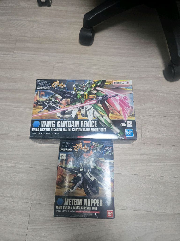 윙건담 페니체&메테오 호퍼 프라모델 세트 이미지