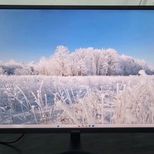 삼성 32인치 LED 모니터 4K UHD 싸게 팝니다 이미지