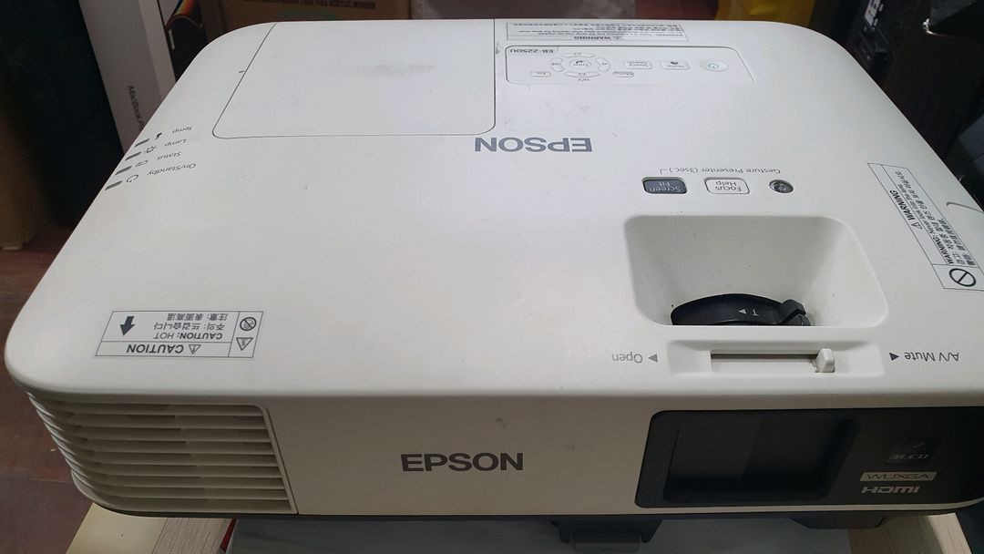 엡손 빔프로젝터 EB-2250U 단품 1000시간사용(컨디션좋음!) 이미지