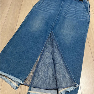 한섬 래트바이티 LATT 레이스 배색 데님 스커트 H라인 중청 롱치마 트임 슬릿 이미지