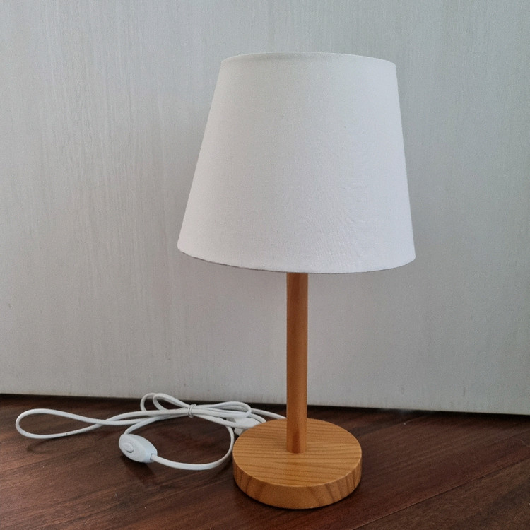 아뜨레 우드 스탠드 조명등 이미지