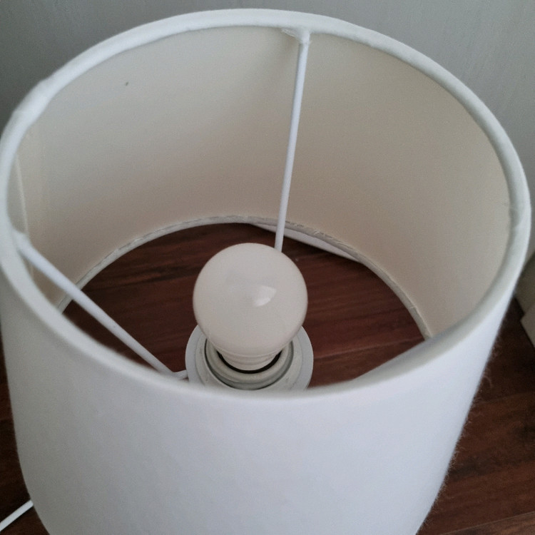 아뜨레 우드 스탠드 조명등 이미지