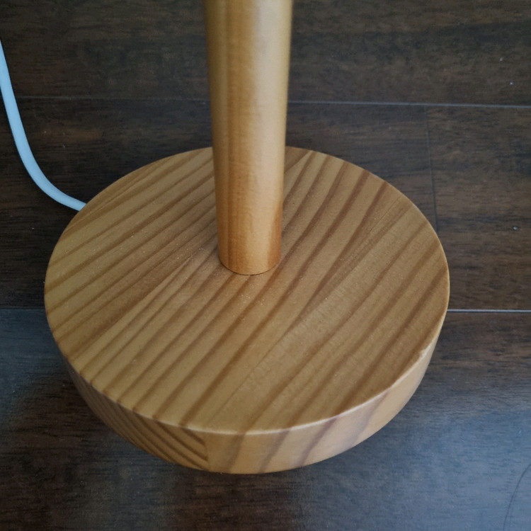 아뜨레 우드 스탠드 조명등 이미지