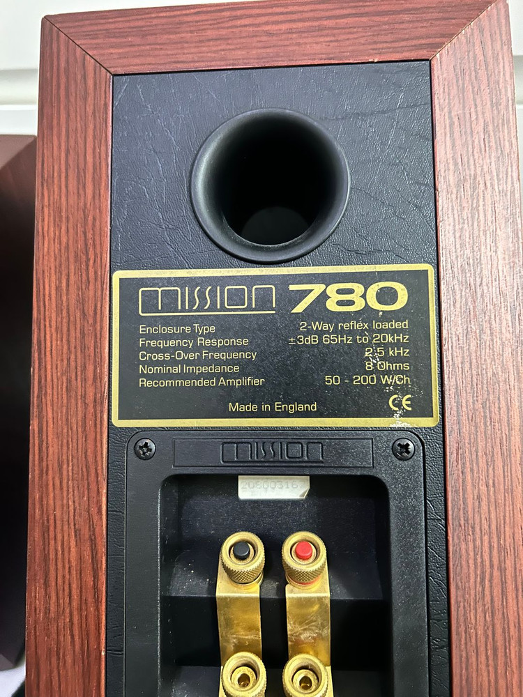 영국 미션 780 북쉘프 타입 스피커 이미지