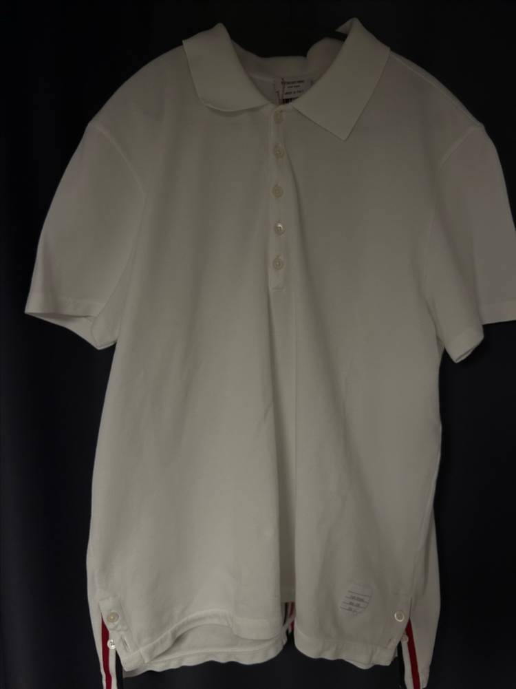 톰브라운 백삼선 스트라이프 카라티 이미지