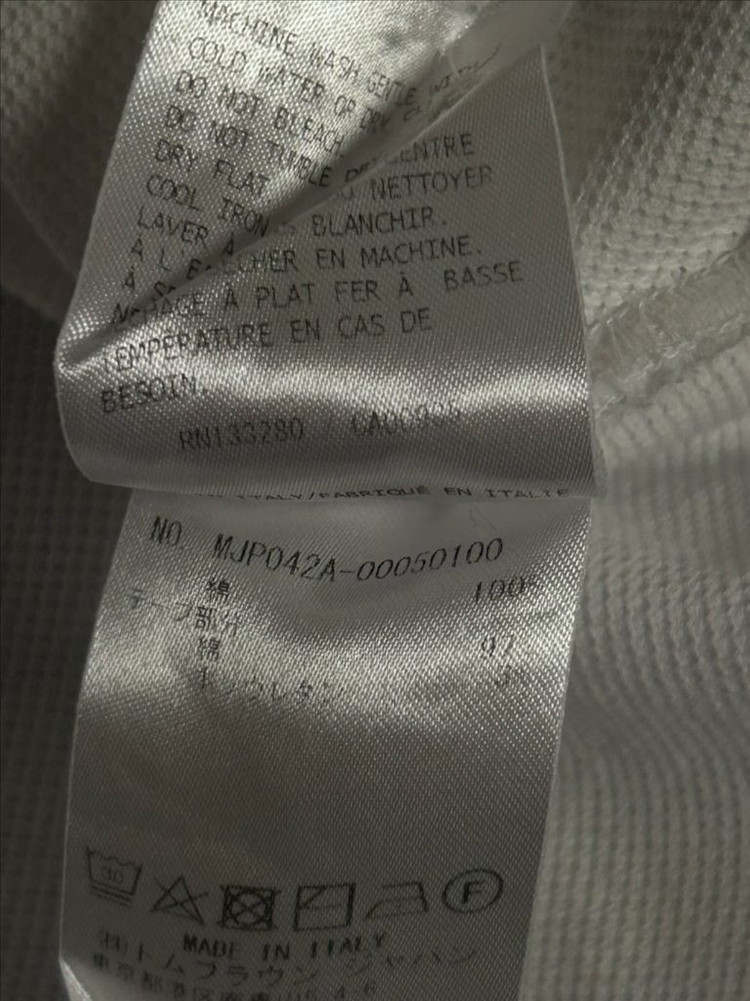 톰브라운 백삼선 스트라이프 카라티 이미지