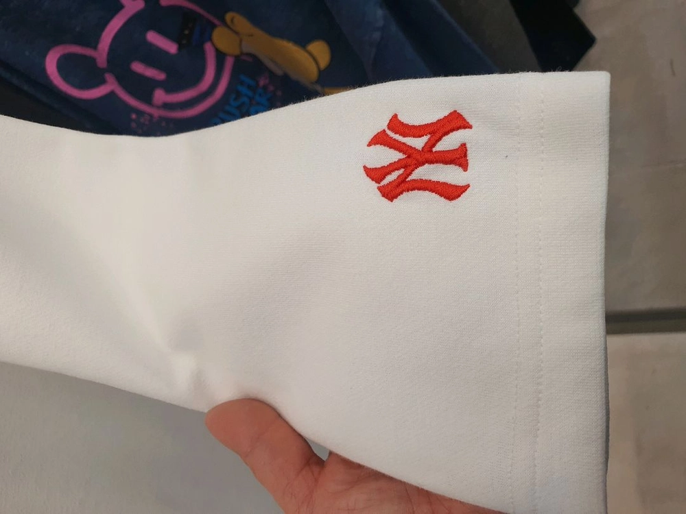 MLB 뉴욕 양키스 사이드라인 로고 롱 맨투맨 원피스 (화이트)95 이미지