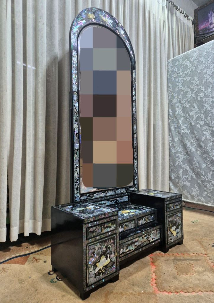 전통고가구 인테리어 자개화장대 이미지