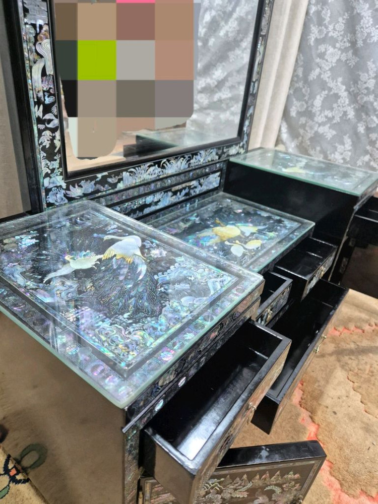 전통고가구 인테리어 자개화장대 이미지