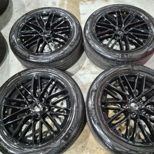 제네시스G70 18인치 순정 블랙 휠타이어 판매합니다 이미지