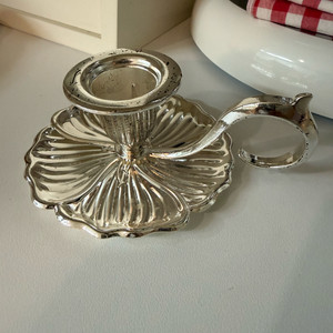 실버 앤틱 촛대 이미지