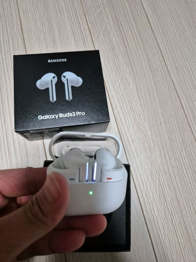 버즈3프로 화이트 풀박구성 구성품은미사용새상품 이미지