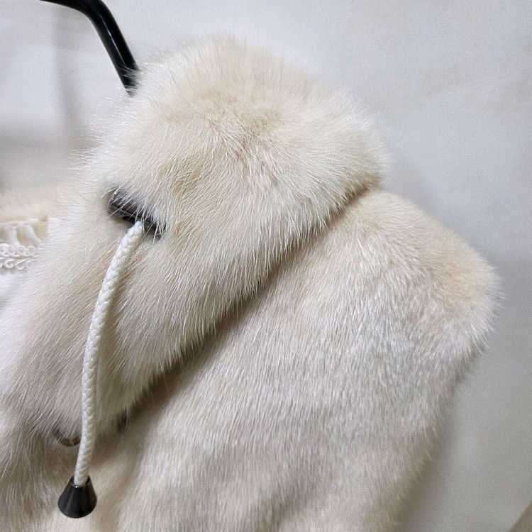 손정완 후드 밍크 베스트 이미지