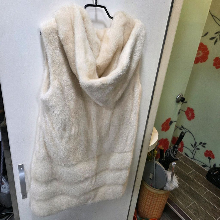 손정완 후드 밍크 베스트 이미지