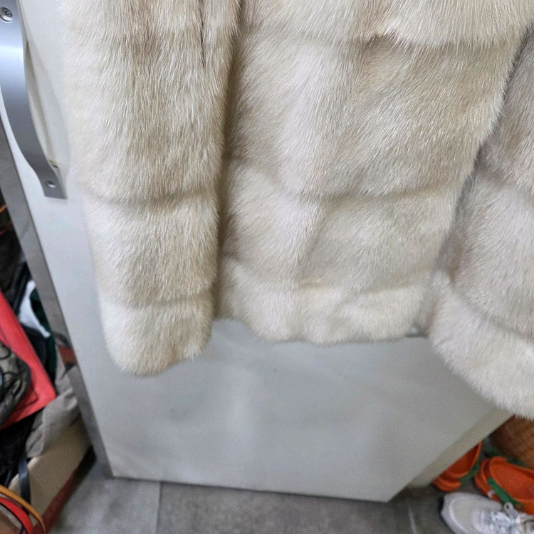 손정완 후드 밍크 베스트 이미지