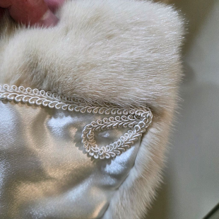 손정완 후드 밍크 베스트 이미지