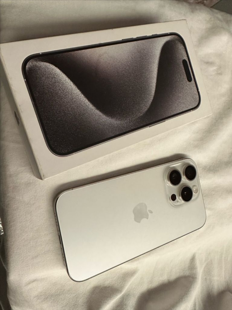 아이폰 15 프로 128Gb 화이트 이미지