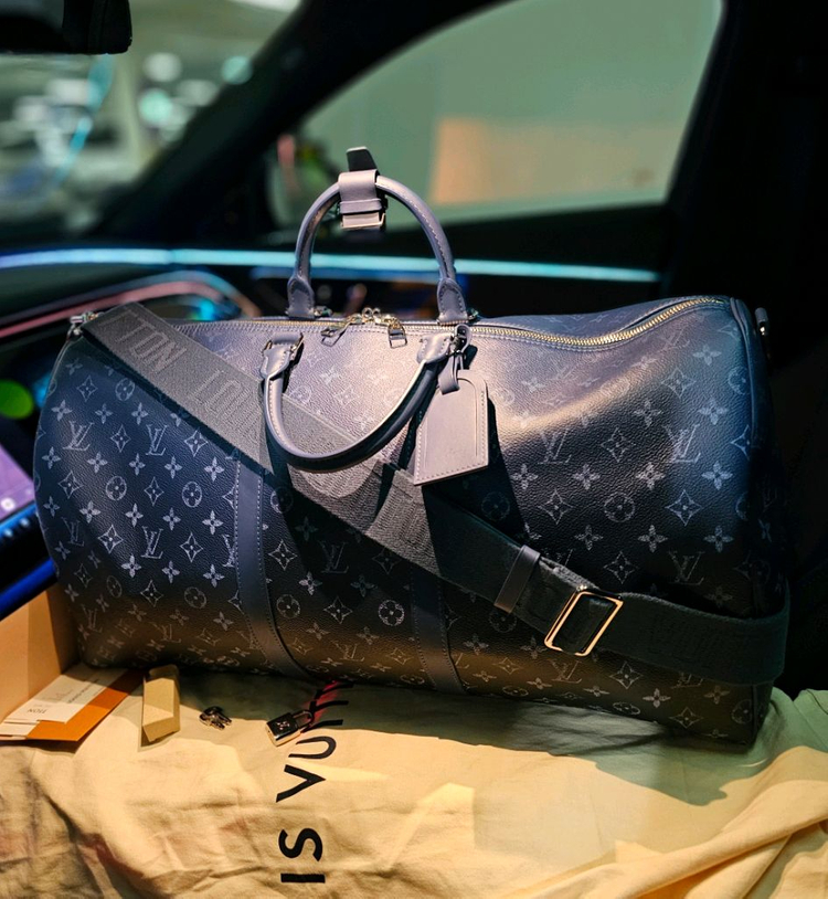 루이비통 퍼렐 한정판 그라데이션 키폴55 다크 블루 (새상품) 이미지