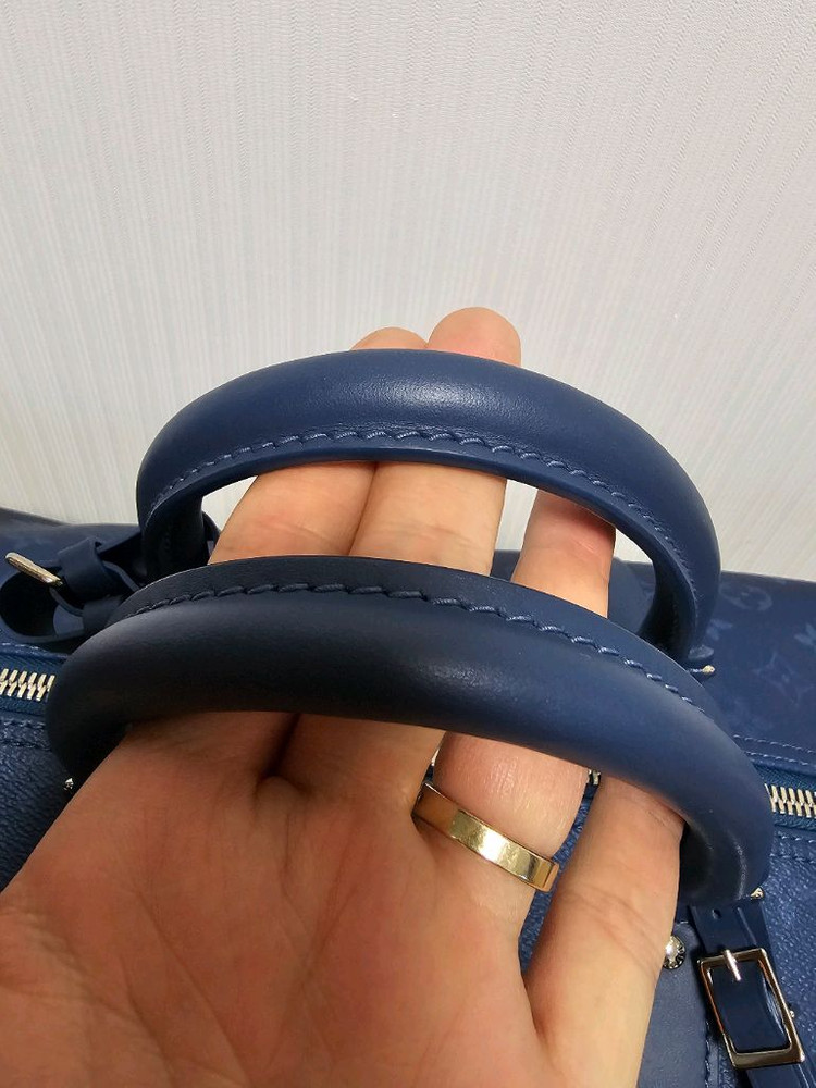 루이비통 퍼렐 한정판 그라데이션 키폴55 다크 블루 (새상품) 이미지