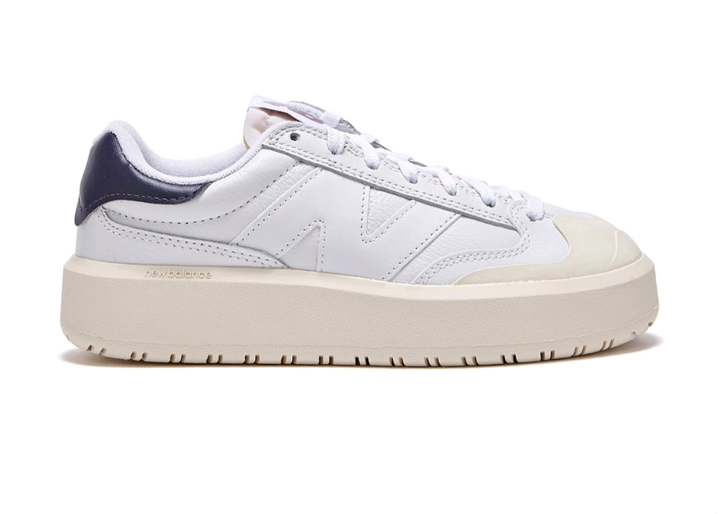 뉴발란스 아이유 운동화 새제품 이미지