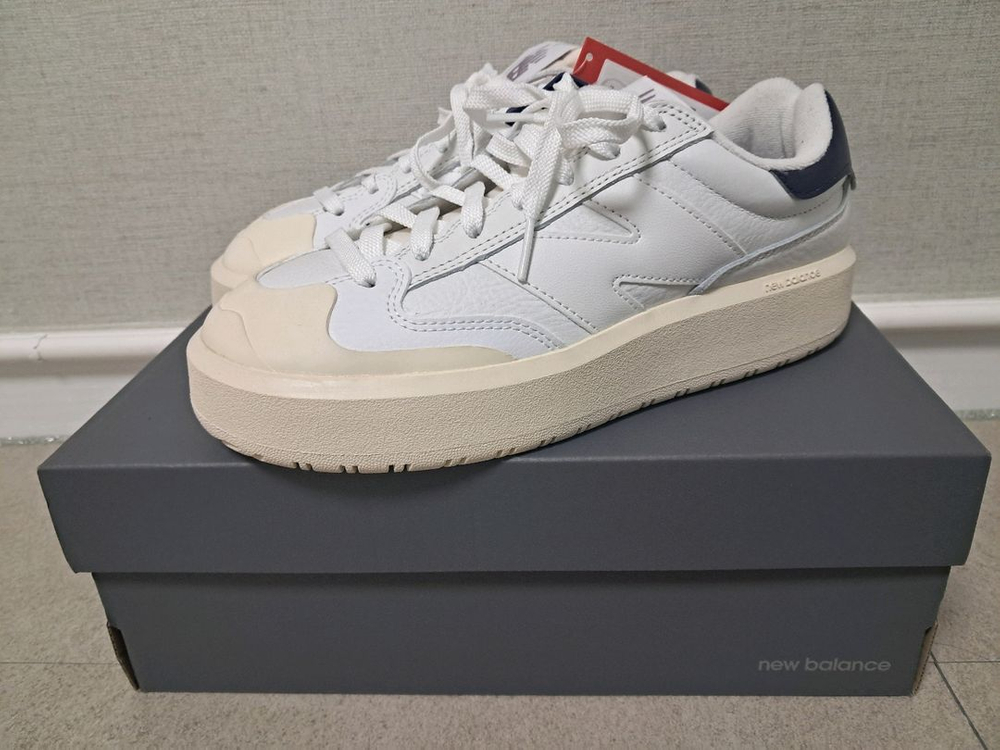 뉴발란스 아이유 운동화 새제품 이미지