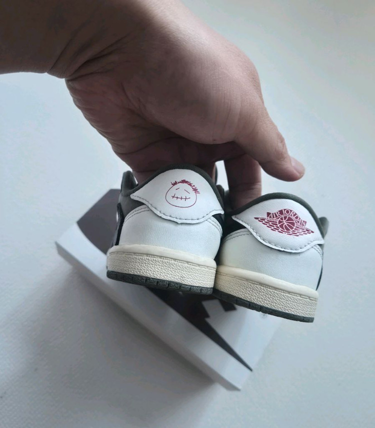 (140)나이키 조던1 트래비스 스캇 올리브 TD 이미지