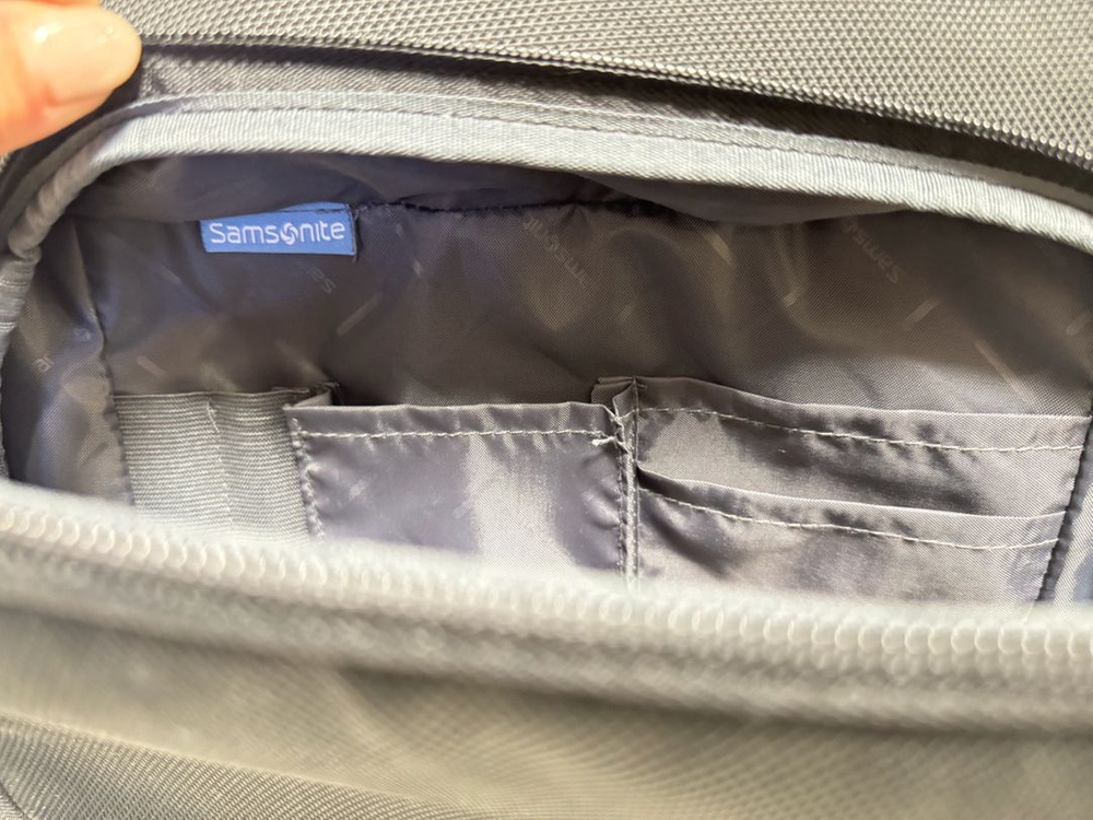 소지섭착용 샘소나이트 비즈니스 백팩 통근가방 노트북 수납가능 이미지