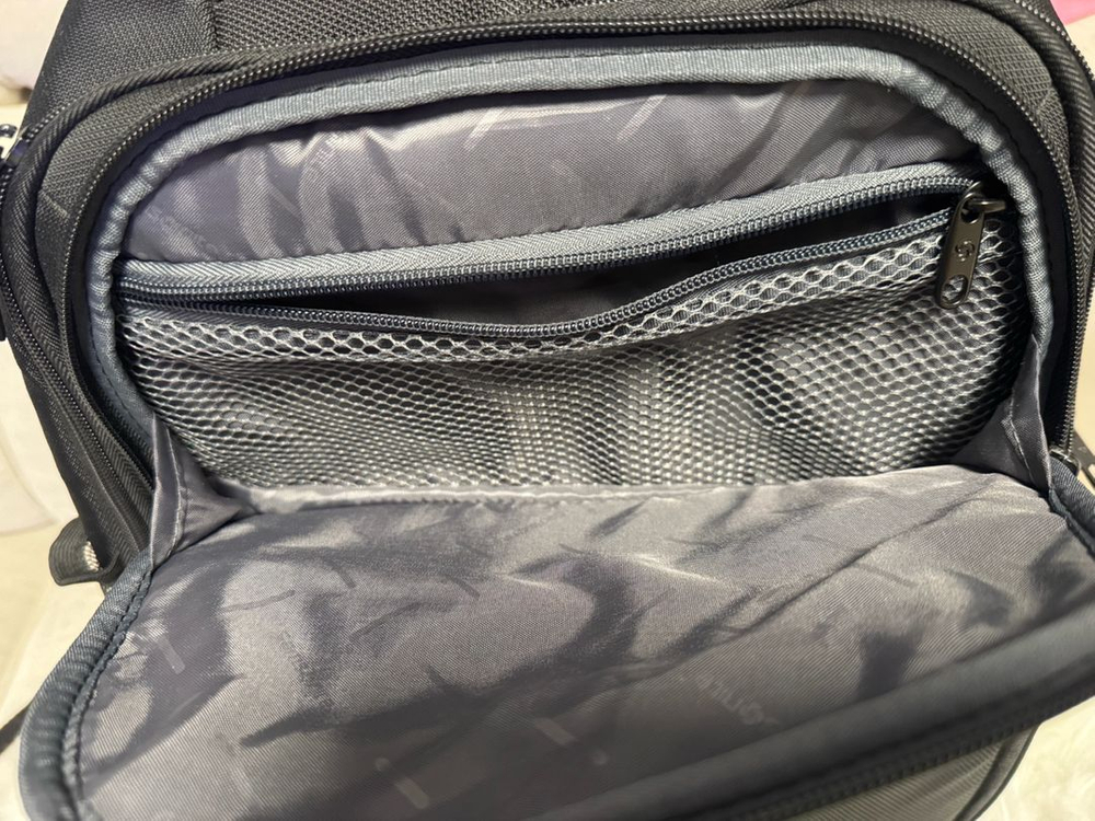 소지섭착용 샘소나이트 비즈니스 백팩 통근가방 노트북 수납가능 이미지