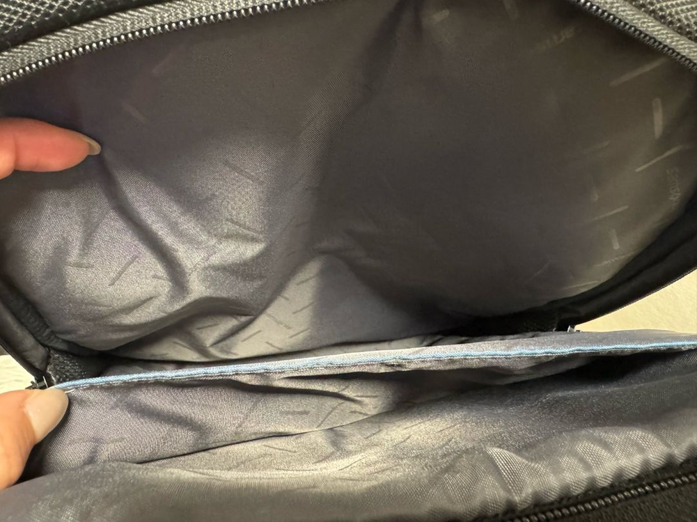 소지섭착용 샘소나이트 비즈니스 백팩 통근가방 노트북 수납가능 이미지