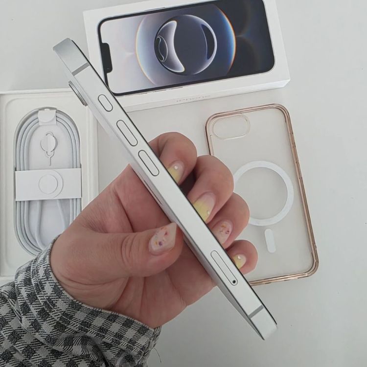 아이폰16e 256GB 자급제 이미지