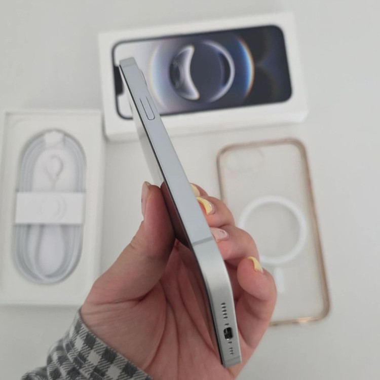 아이폰16e 256GB 자급제 이미지