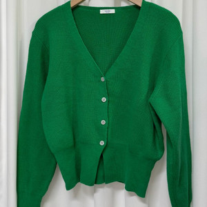브이넥 그린 가디건 이미지
