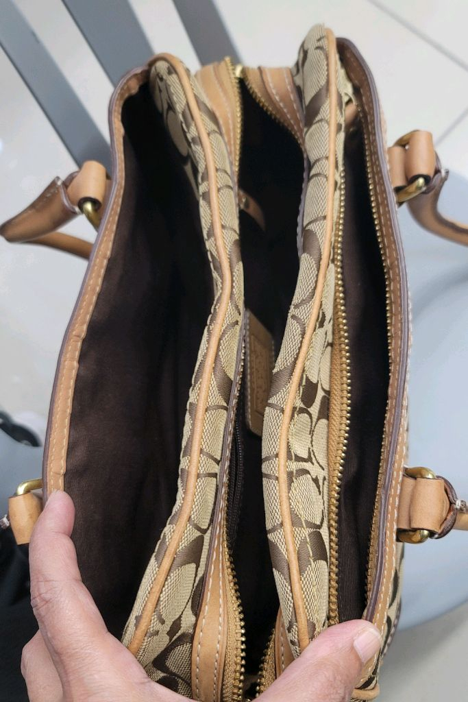 코치 시그니처 가죽 보스턴 백 브라운 이미지