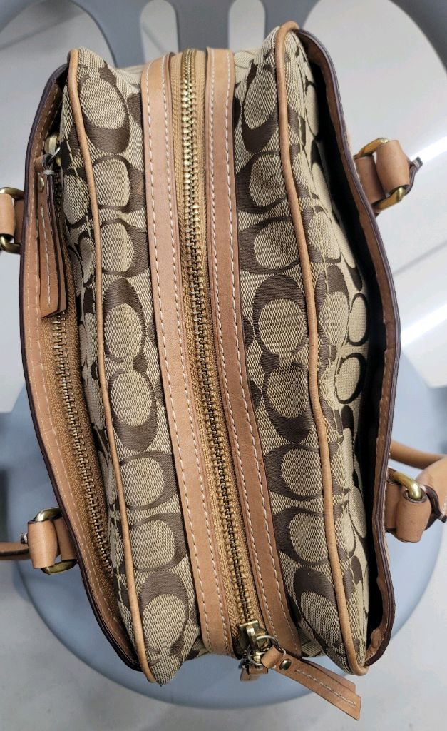 코치 시그니처 가죽 보스턴 백 브라운 이미지