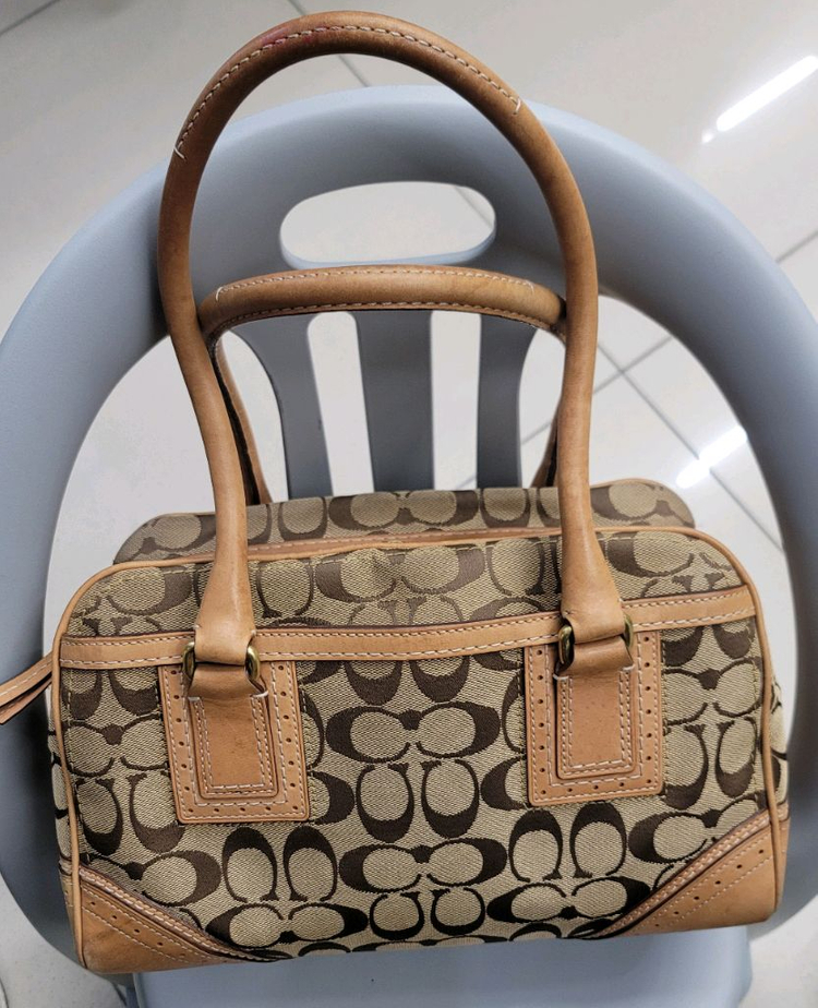 코치 시그니처 가죽 보스턴 백 브라운 이미지